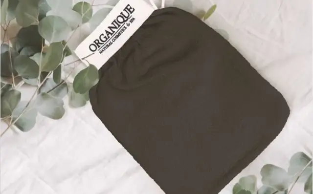 Jak używać rękawicy do peelingu, aby uniknąć podrażnień i uzyskać gładką skórę