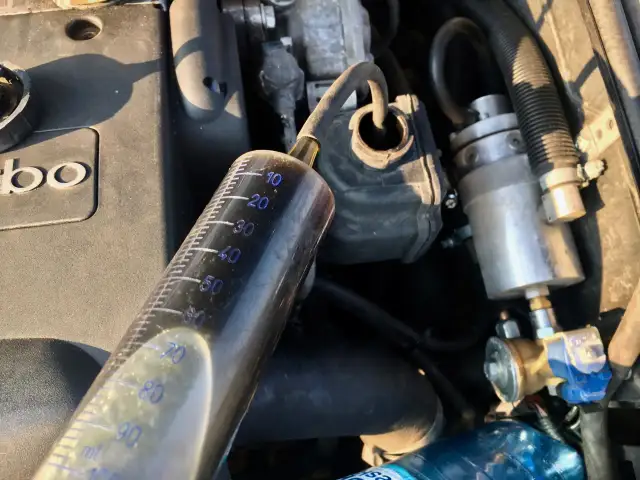 Ile płynu do chłodnicy w Saab 9-3? Sprawdź pojemności silników