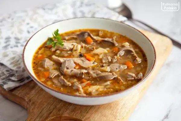 Flaczki z żołądków drobiowych: Prosty przepis na pyszne danie