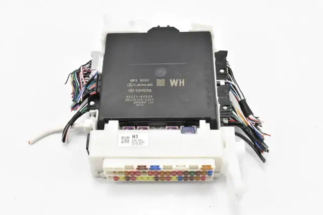 Gdzie są bezpieczniki w Toyota Yaris 2? Sprawdź ich lokalizację