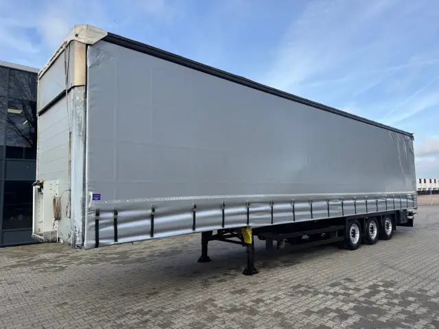 Naczepa VARIOS: Regulowana wysokość Klucz do transportu