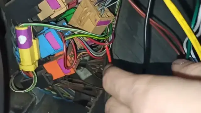 Jak podłączyć centralny zamek w samochodzie - proste kroki i porady