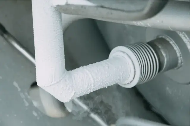 Jak ocieplić rury z wodą na zewnątrz i uniknąć zamarzania zimą