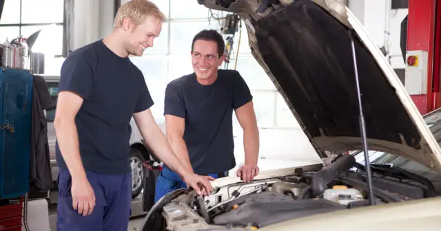 Motorower a pojazd silnikowy: Obalamy mity! Obowiązki i prawo jazdy