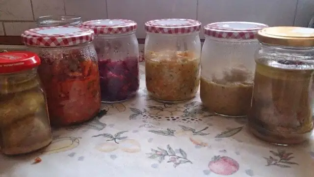 Co można zawekować w słoiki na obiad? Sprawdź najlepsze przepisy