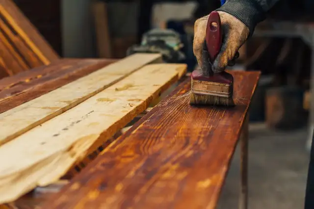 Skuteczne metody zabezpieczenia drewna konstrukcyjnego przed szkodnikami