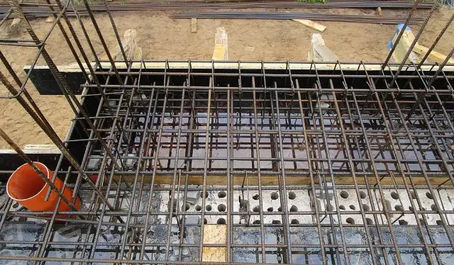 Zbrojenie rozdzielcze: klucz do stabilnych konstrukcji żelbetowych
