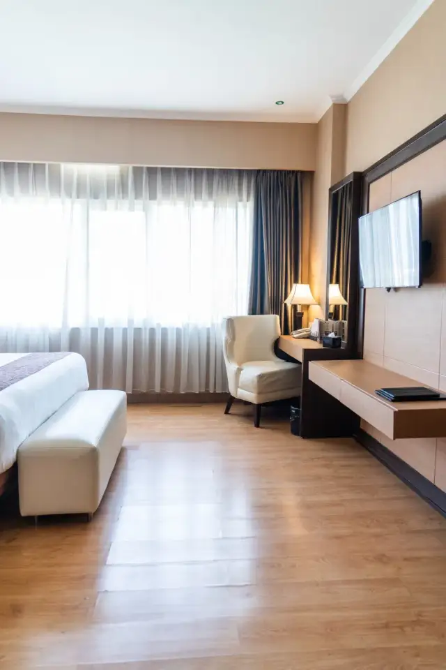 Jakie dodatki do mebli w kolorze olchy, które odmieniają wnętrze?