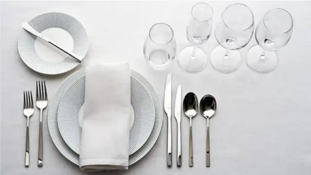 Jak ustawić kieliszki na stole, by zachwycić gości i uniknąć błędów