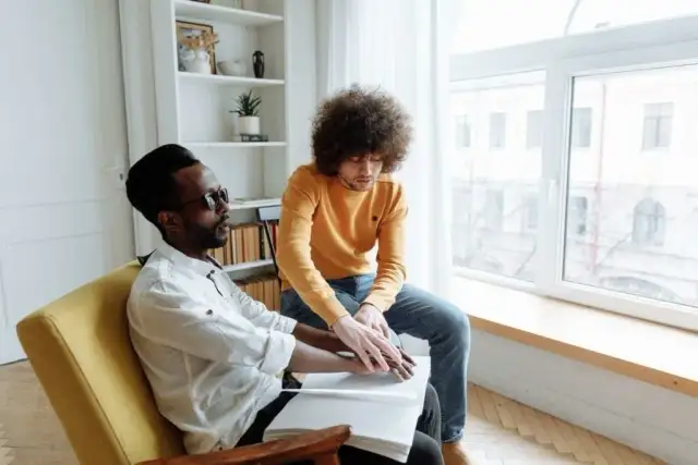 Gdzie pracują niewidomi? Odkryj ich możliwości zatrudnienia i sukcesy