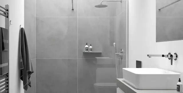 Mała łazienka bez okna w bloku: Powiększ, oświetl, wentyluj!