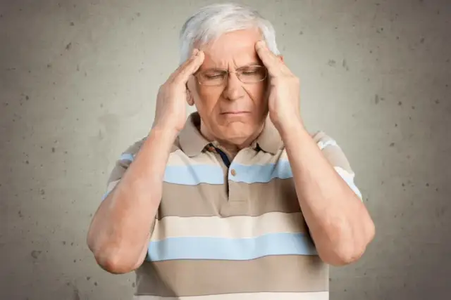 Wylew u starszej osoby: Jak rozpoznać objawy i szybko pomóc?