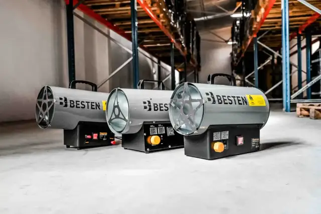 Trzy nagrzewnice na gaz ziemny marki BESTEN stoją w magazynie.