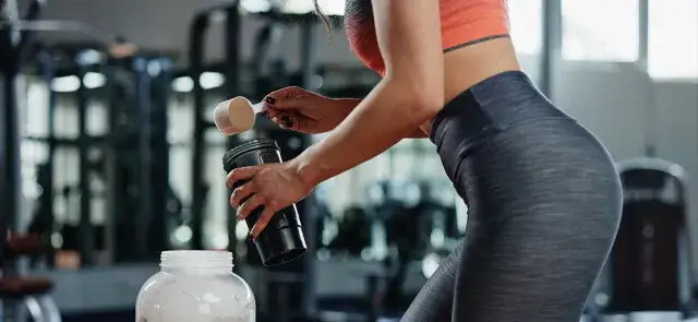 Białko przed czy po treningu? Obalamy mity i podajemy fakty!