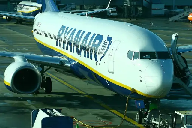 Ryanair: Oszczędź na lotach! Jak uniknąć drogiego przewalutowania?