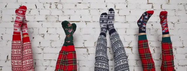 Czy spanie w skarpetkach jest zdrowe? Odkryj zalety i ryzyka