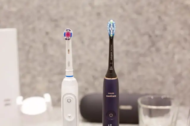 Która szczoteczka soniczna lepsza: Oral-B czy Philips Sonicare?