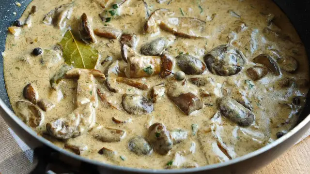Sos z podgrzybków: przepis, sekrety i triki na idealny smak!