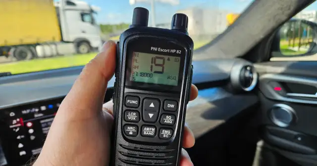 CB w Polsce: Dlaczego AM jest lepsze niż FM w komunikacji?