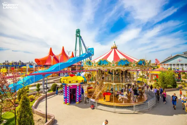 Energylandia: TOP atrakcje dla każdego + jak uniknąć kolejek?