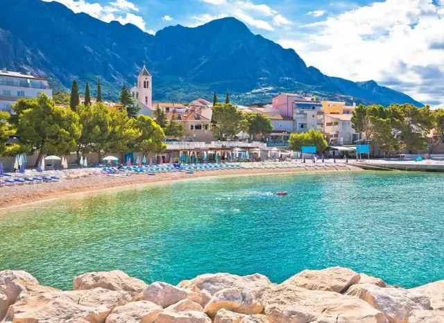 Najpiękniejsze miejsca w Chorwacji na wakacje z dziećmi - odkryj bezpieczne plaże i atrakcje