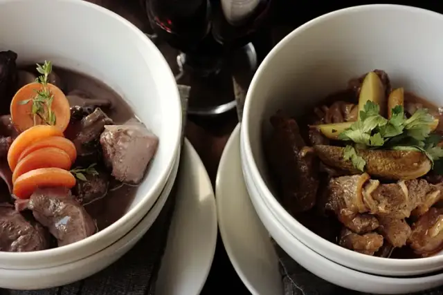 Czym się różni bogracz od strogonowa? Odkryj kluczowe różnice