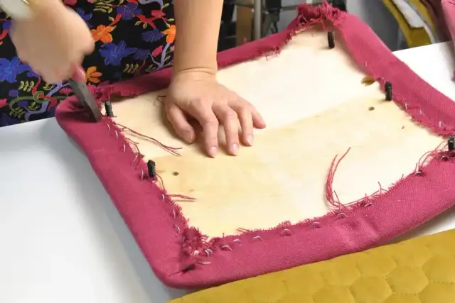 Wymiana tapicerki oparcia krzesła: Zrób to sam i oszczędź!