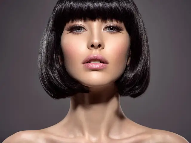 Okrągła twarz: fryzury, które wysmuklą i wydłużą rysy