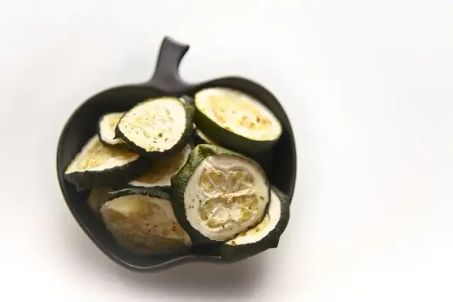 Jak upiec cukinię w piekarniku - proste przepisy, które zachwycą