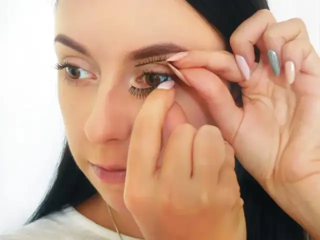 Usuwanie rzęs magnetycznych: bezpiecznie i bez uszkodzeń!