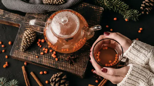 Herbaty, które rozgrzewają w chłodne dni – poznaj propozycje Czas Na Herbatę