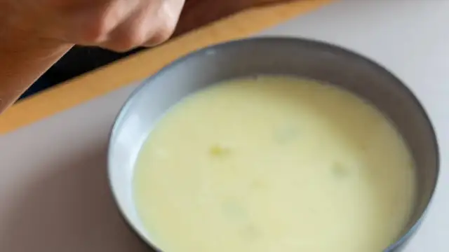 Jak zahartować śmietanę do zupy bez zwarzenia – proste i skuteczne metody