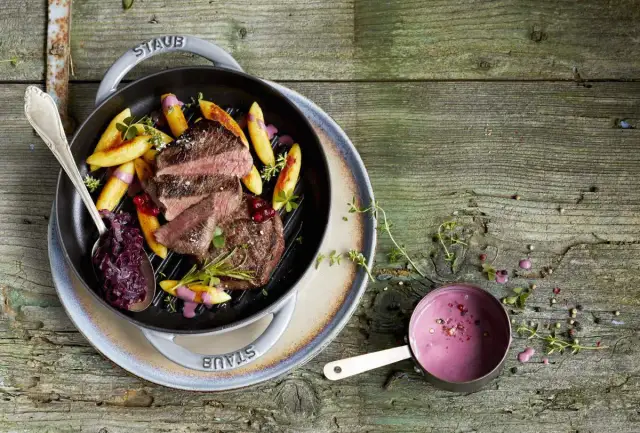 Najlepsze surówki do steka wołowego, które zachwycą Twoje podniebienie