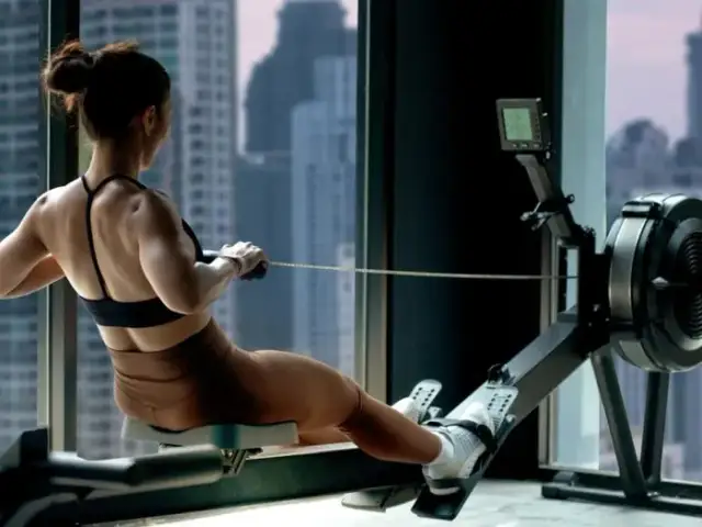 Jak prawidłowo ćwiczyć na wioślarzu, aby uniknąć kontuzji i błędów