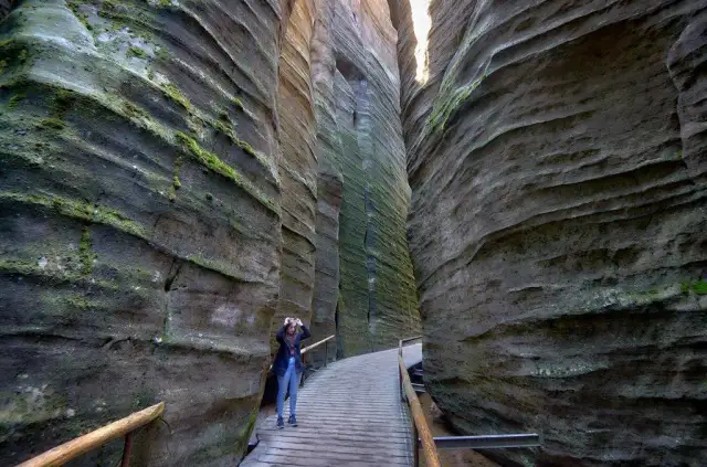 Adršpach i okolice: Broumovsko, zamki, skalne labirynty na dłużej