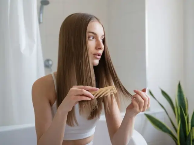 Gładkie włosy bez zniszczeń? Wybierz prostownicę wygładzającą!
