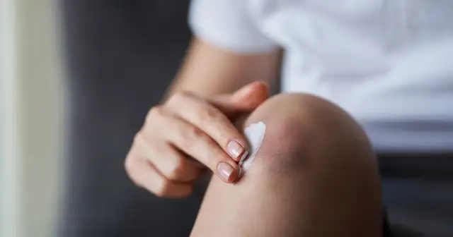 Ból kolana? Jaki lek wybrać i kiedy iść do lekarza