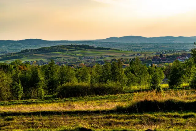 Góry Świętokrzyskie: Co zobaczyć? Odkryj sekrety i zaplanuj wyjazd