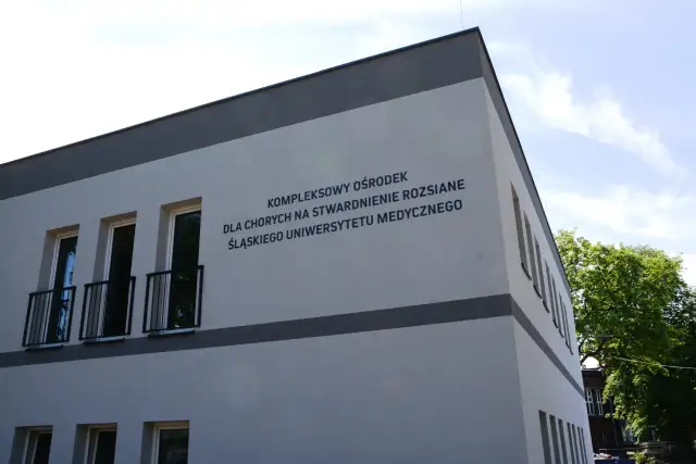 Stwardnienie rozsiane: Jak wybrać najlepszy ośrodek leczenia?