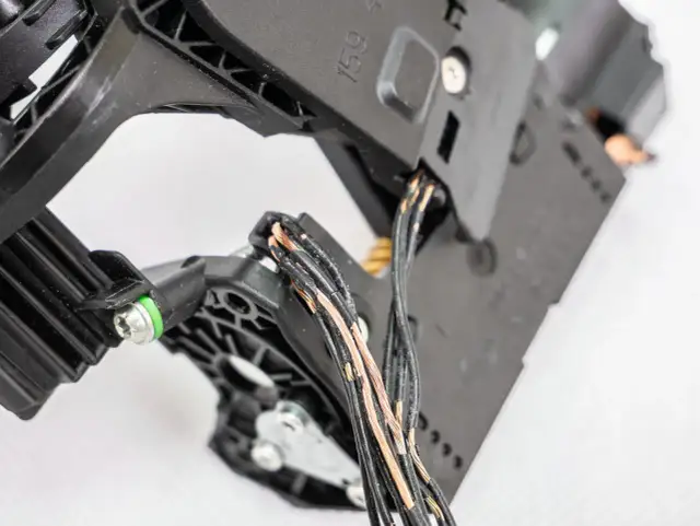 Skuteczna naprawa wiązek elektrycznych w samochodzie - uniknij kosztów napraw