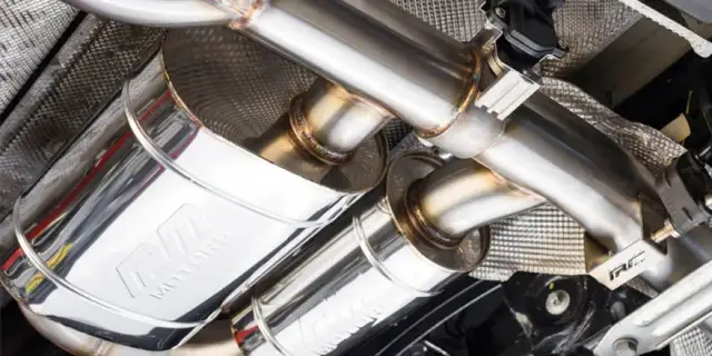 Skutki nieszczelności układu wydechowego w pojeździe – zagrożenia i objawy