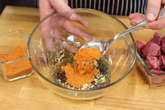 Jaka wołowina na szaszłyki? Odkryj najlepsze kawałki i triki