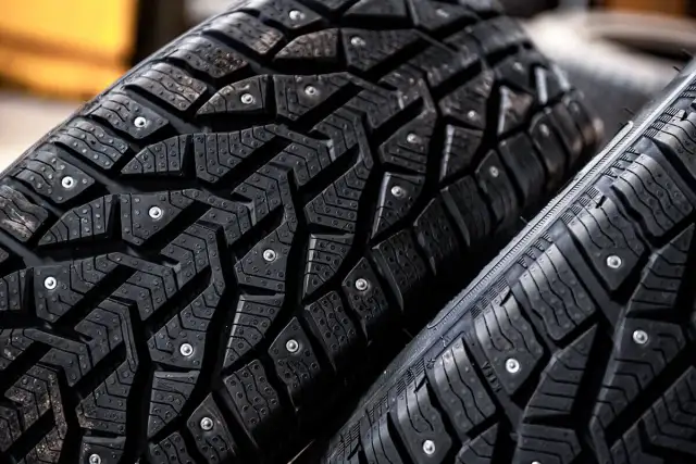 Opony z kolcami co po wyjęciu: czy warto je nadal używać?