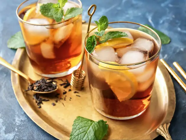 Jak zrobić herbata na zimno - orzeźwiające przepisy na lato
