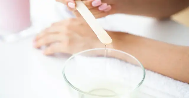 Jaki wosk do depilacji w domu? Wybierz najlepszy dla siebie!