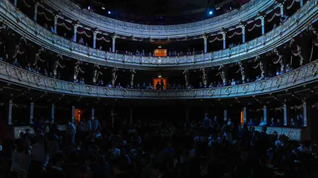 Jakie programy edukacyjne proponuje teatr operowy dla dzieci i dorosłych?