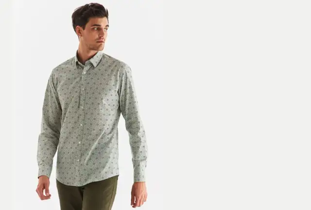 Koszula wkasana czy nie? Kluczowe zasady stylizacji, które musisz znać