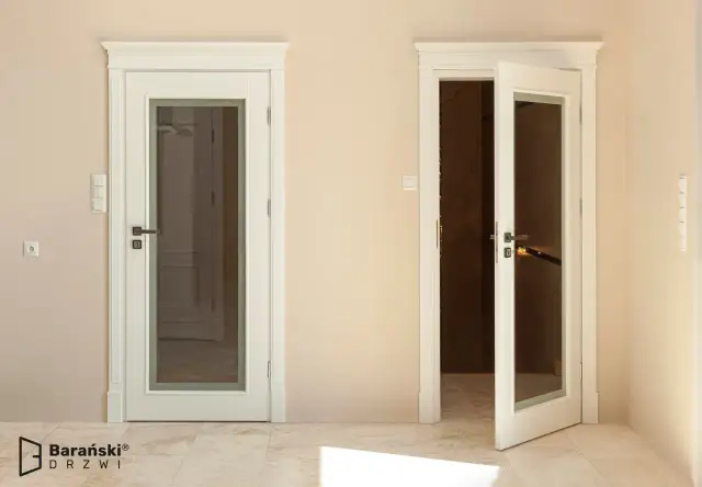 Drzwi lakierowane czy okleinowane? Wybierz mądrze! Porównanie i porady