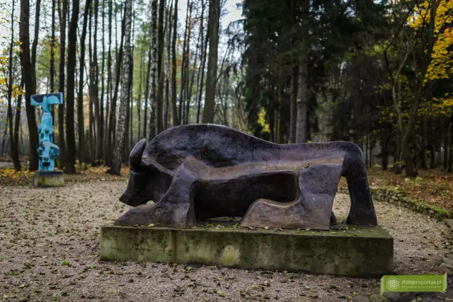 Ogród Rzeźb Soriano w Owczarni: Twój przewodnik po niezwykłej galerii