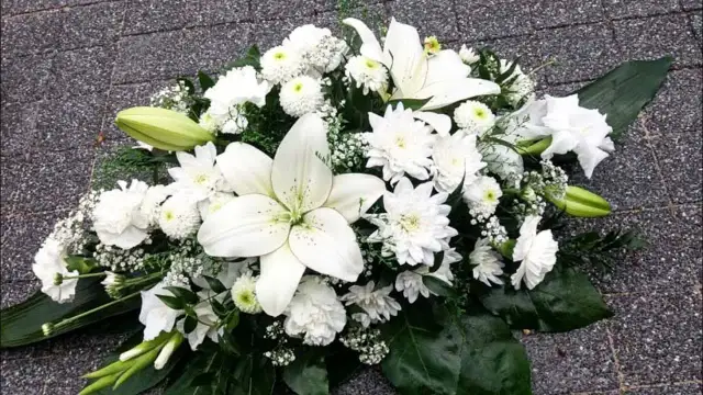 Jak zrobić wiązankę na pogrzeb, aby wyrazić ostatnie pożegnanie